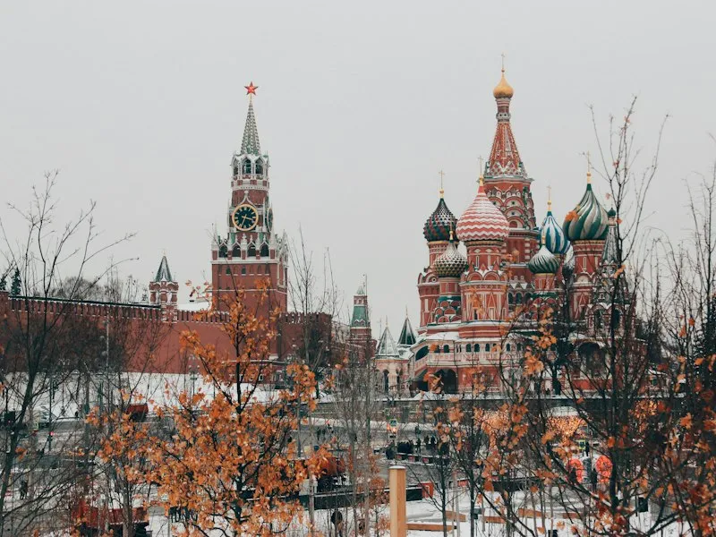 Moscou, la cathédrale Saint-Basile et le Kremlin