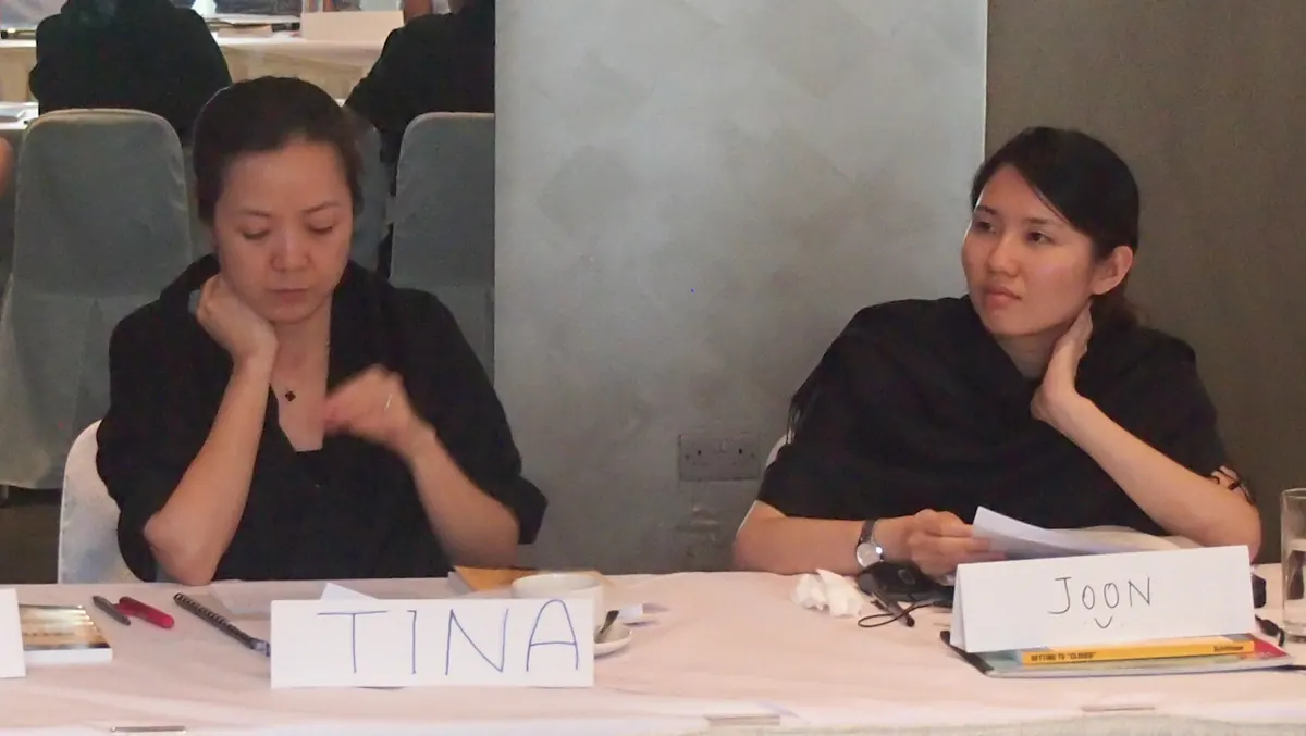 Tina et Joon, d’IDC, pendant l’atelier